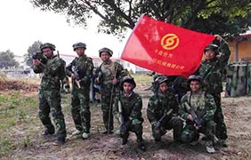 六欣精工真人CS戶(hù)外拓展合影